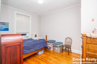 1079 Beacon St, Unit c4 in Brookline, MA - Foto de edificio - Building Photo