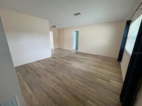 3710 Wilkinson Rd in Sarasota, FL - Building Photo - Building Photo