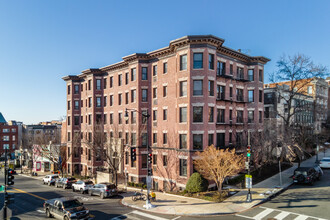 2038 18th St NW in Washington, DC - Foto de edificio - Building Photo