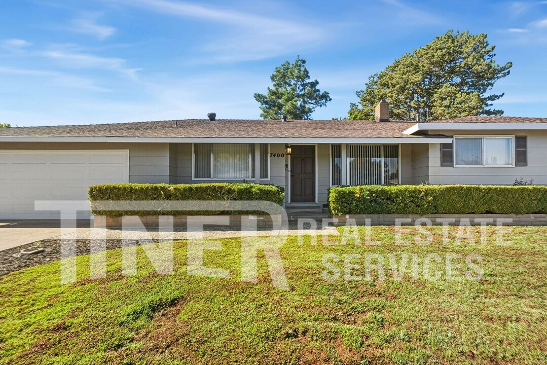 7400 Mooncrest Way in Sacramento, CA - Building Photo