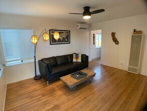 4788 W Mountain View Dr, Unit 1 in San Diego, CA - Building Photo - Building Photo