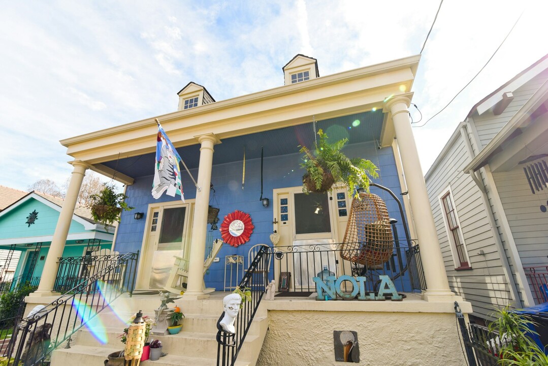 421 Pelican Ave in New Orleans, LA - Building Photo