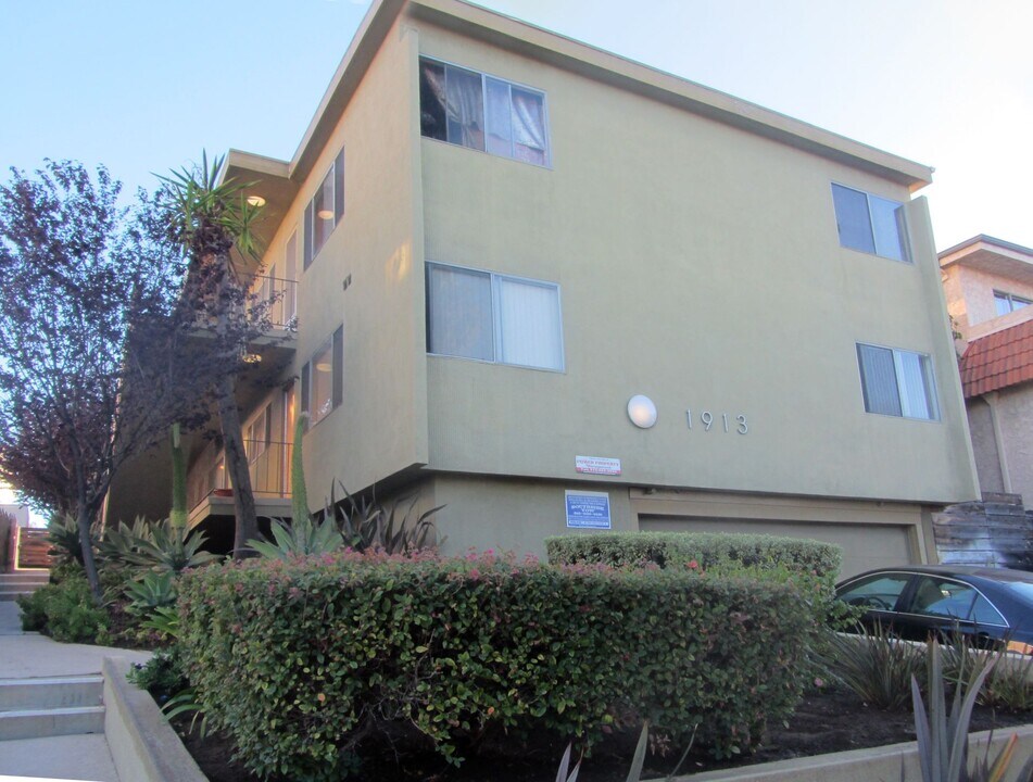 1913 11th St - TWO bedrooms AVAILABALE ! in Santa Monica, CA - Foto de edificio
