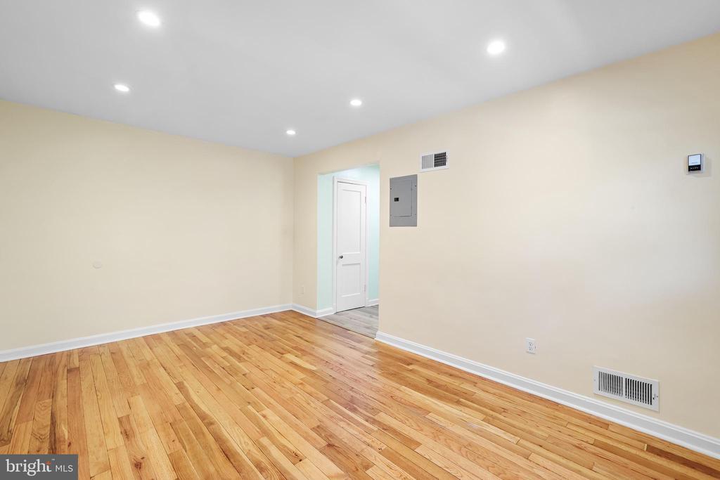 702 31st St SE-Unit -2 in Washington, DC - Building Photo