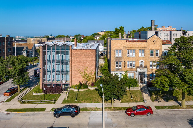 Golden Eagle Flats in Milwaukee, WI - Foto de edificio - Building Photo