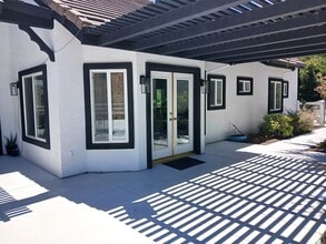 43605 Los Gatos Rd in Temecula, CA - Foto de edificio - Building Photo