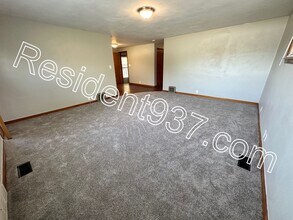 350 E Whittier Ave in Fairborn, OH - Building Photo - Building Photo