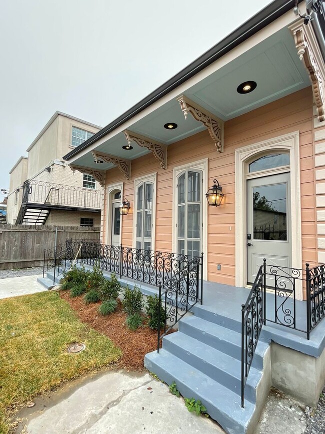 property at 2838-2840 Dryades St