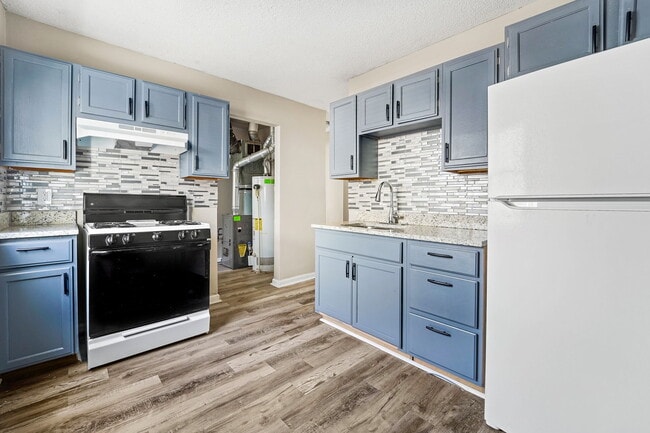 7227 Orchard Ave in Warren, MI - Building Photo - Building Photo