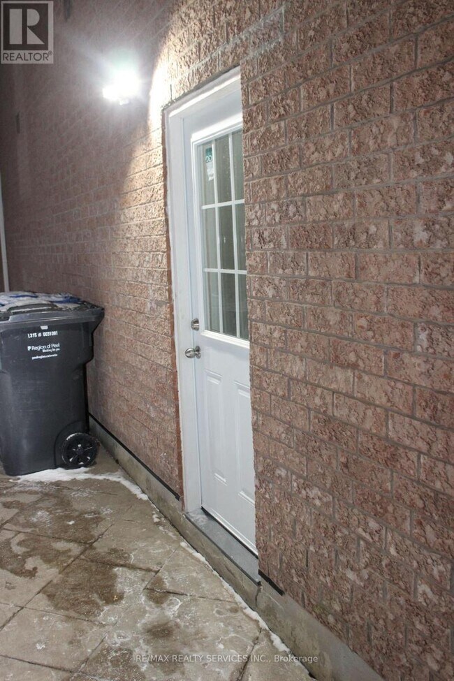 21 Jacksonville Dr in Brampton, ON - Building Photo - Building Photo