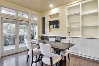 7622 NE 14th St in Medina, WA - Building Photo - Building Photo