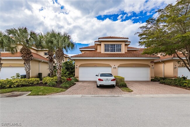 13901 Avon Park Cir in Ft. Myers, FL - Foto de edificio - Building Photo