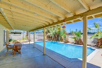 2198 Palora Ave in Las Vegas, NV - Building Photo - Building Photo