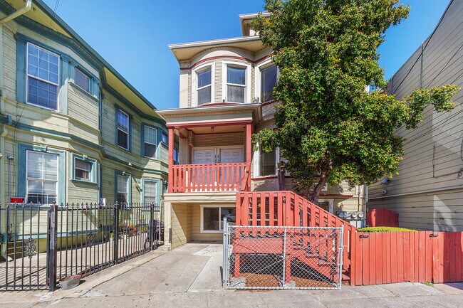 4722 Shattuck Ave in Oakland, CA - Building Photo - Building Photo