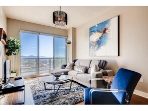 170 E Ogden Ave in Las Vegas, NV - Building Photo - Building Photo