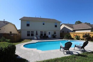 32018 Annice Ln in Pinehurst, TX - Building Photo