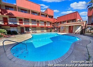 3243 Nacogdoches Rd in San Antonio, TX - Building Photo