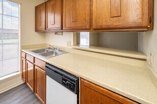 Bellemont Victoria II in Baton Rouge, LA - Building Photo