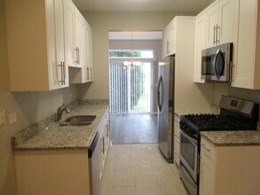 989 Mesa Dr in Lake In The Hills, IL - Building Photo - Building Photo