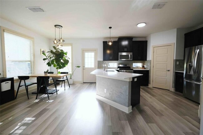 604 Allen St in Austin, TX - Building Photo - Building Photo