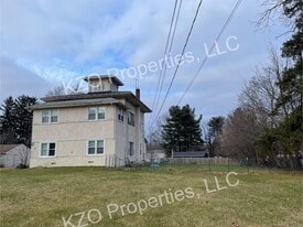 608 W Michigan Ave in Paw Paw, MI - Building Photo