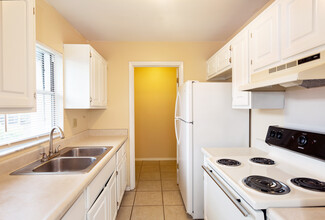 Georgetown Square Apartments in Lake Wales, FL - Building Photo - Interior Photo