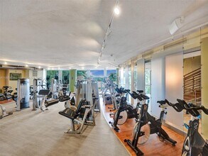 2681 N Flamingo Rd in Sunrise, FL - Building Photo - Building Photo