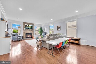 42530 Oxford Forest Cir in Chantilly, VA - Building Photo - Building Photo