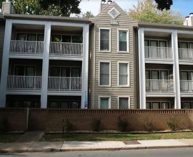 property at 306 S Cedar St