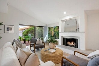 421 Vista De La Playa Ln in Santa Barbara, CA - Building Photo - Building Photo