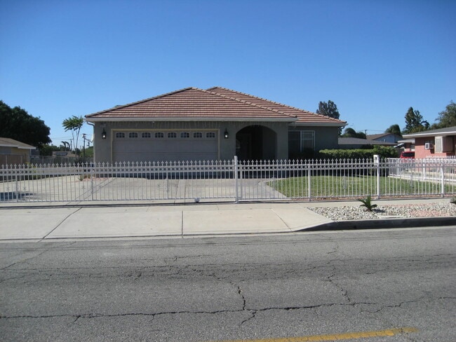 9266 Cypress Ave in Fontana, CA - Building Photo - Building Photo