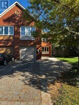 1151 Lindsay Dr in Oakville, ON - Building Photo
