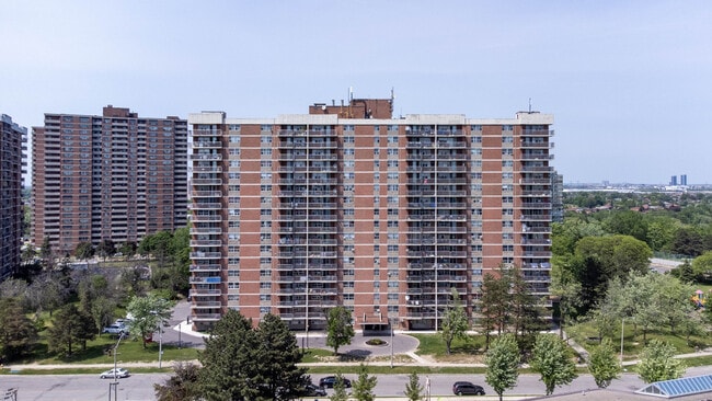 Panorama Apartments in Toronto, ON - Building Photo - Building Photo
