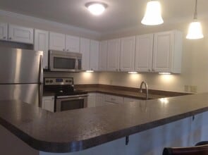 68 N Court St, Unit 68B in Athens, OH - Foto de edificio - Building Photo