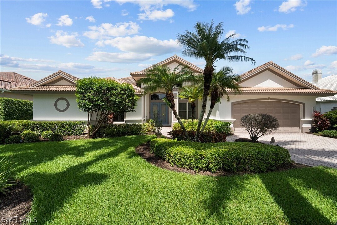 7921 Tiger Lily Dr in Naples, FL - Foto de edificio