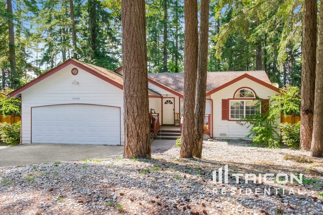 14020 57th Ave NW in Gig Harbor, WA - Building Photo