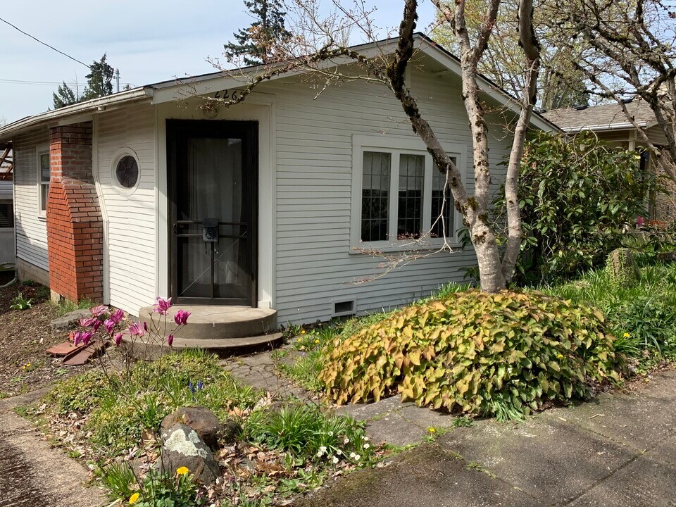 2268 Agate St in Eugene, OR - Building Photo