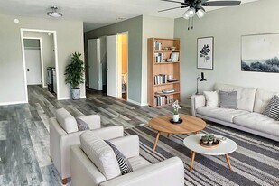 Lumberton on the Lake in Lumberton, TX - Building Photo