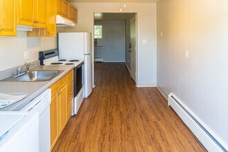 2396 S Linden Ct in Denver, CO - Building Photo - Building Photo