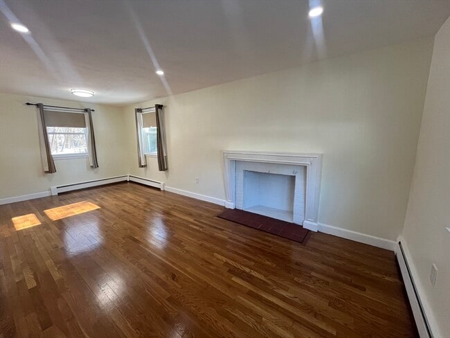 150 Pond St in Sharon, MA - Building Photo - Building Photo