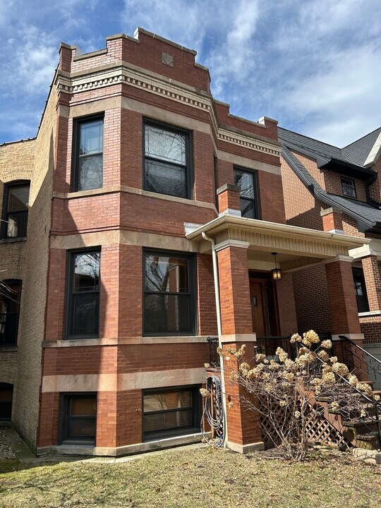 3848 N Oakley Ave in Chicago, IL - Building Photo