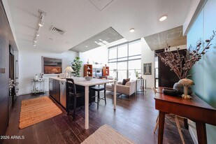 100 W Portland St in Phoenix, AZ - Building Photo