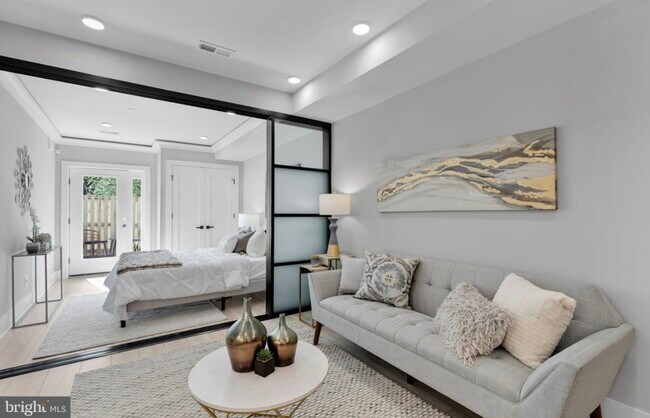 4014 Georgia Ave NW, Unit 1 BED 1 BATH MODERN in Washington, DC - Foto de edificio - Building Photo