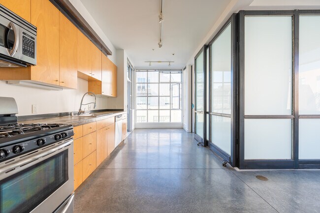 Lantern Lofts in San Francisco, CA - Building Photo - Interior Photo