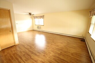 5501 N Mango Ave in Chicago, IL - Building Photo - Building Photo
