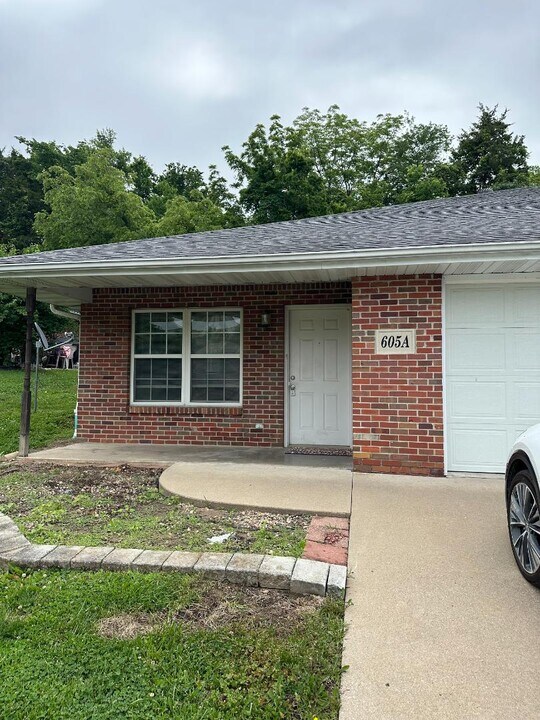 605 Scott Valley Ct in Jefferson City, MO - Building Photo
