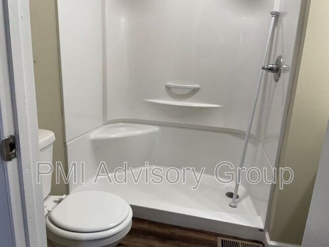 940 SE Pinecrest Dr in Topeka, KS - Building Photo - Building Photo