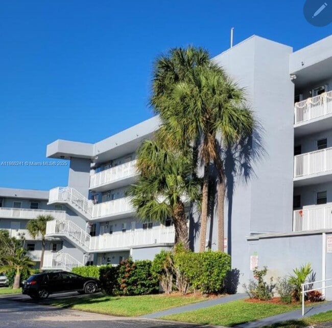 property at 120 Royal Pk Dr
