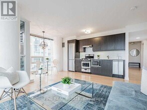 320-1320 Richmond St E in Toronto, ON - Building Photo - Building Photo