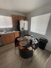 370 Racquet Club Rd in Weston, FL - Building Photo - Building Photo